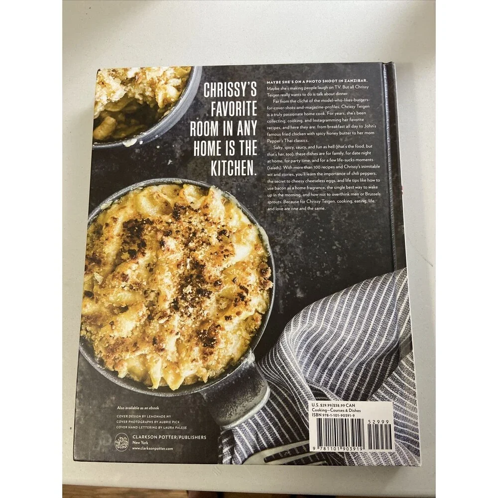Cravings Recipes for All the Food You Want to Eat: Chrissy Teigen First Edition